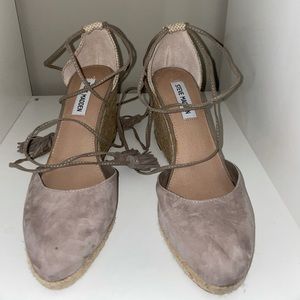 Steve Madden Taupe Suede Lace up Wedge 8.5